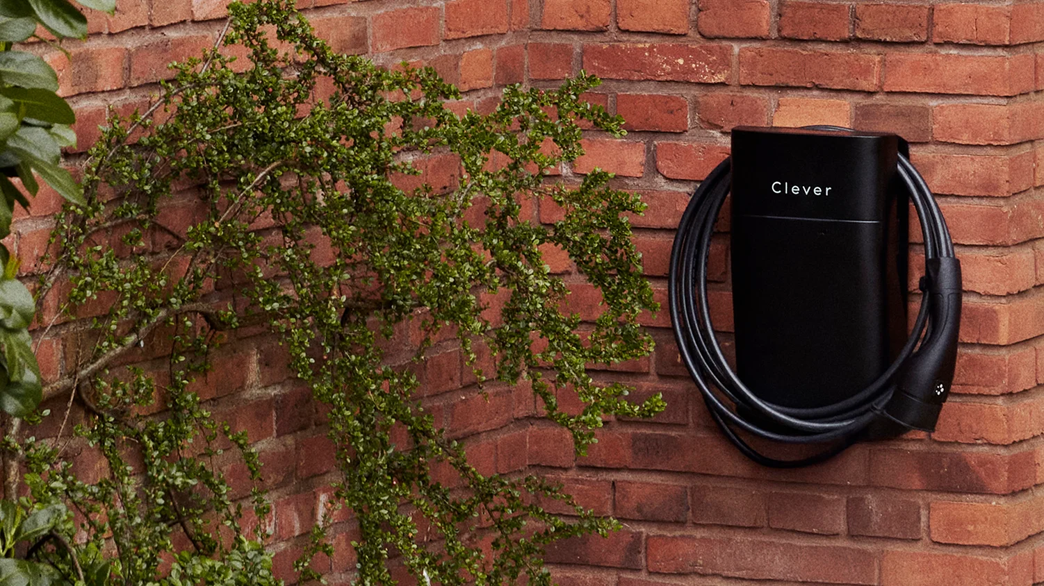 Clever: fast pris – oplad hjemme og ude.