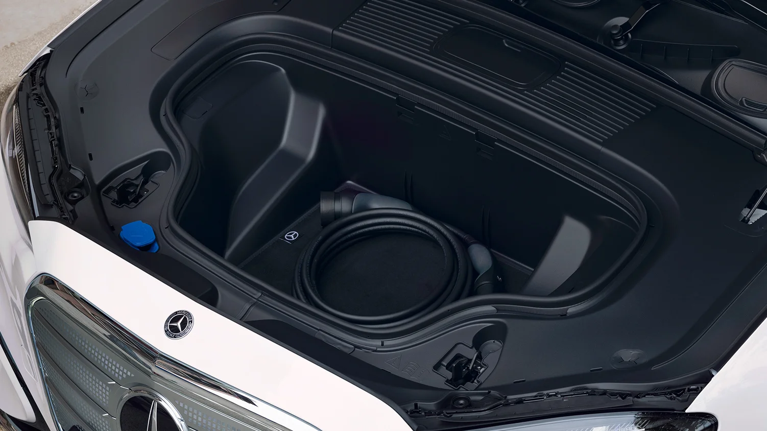 mercedes-benz-cklasse_frunk.webp