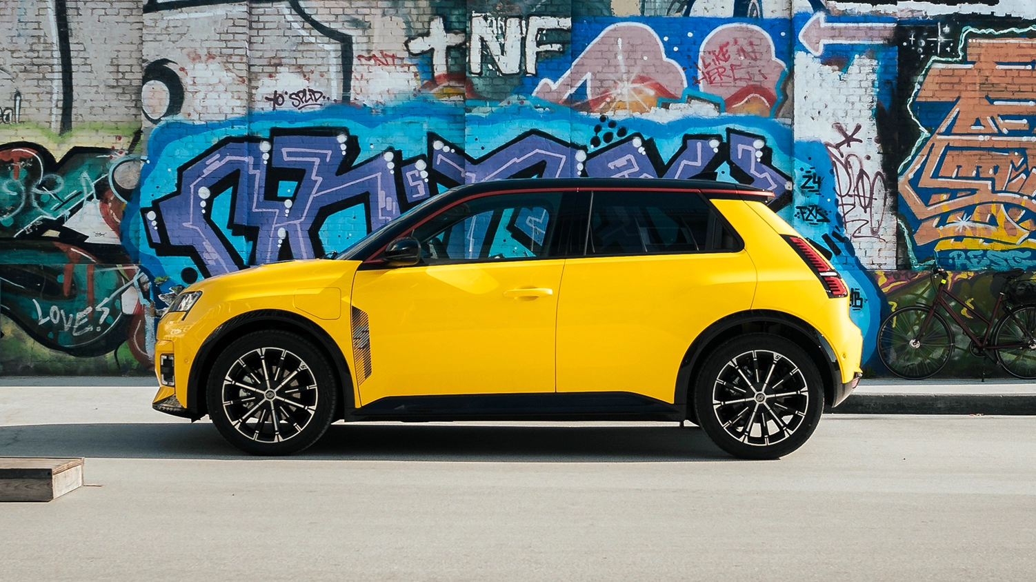 Content_Renault5_EtMereEndGodkendtRetrodesign.webp